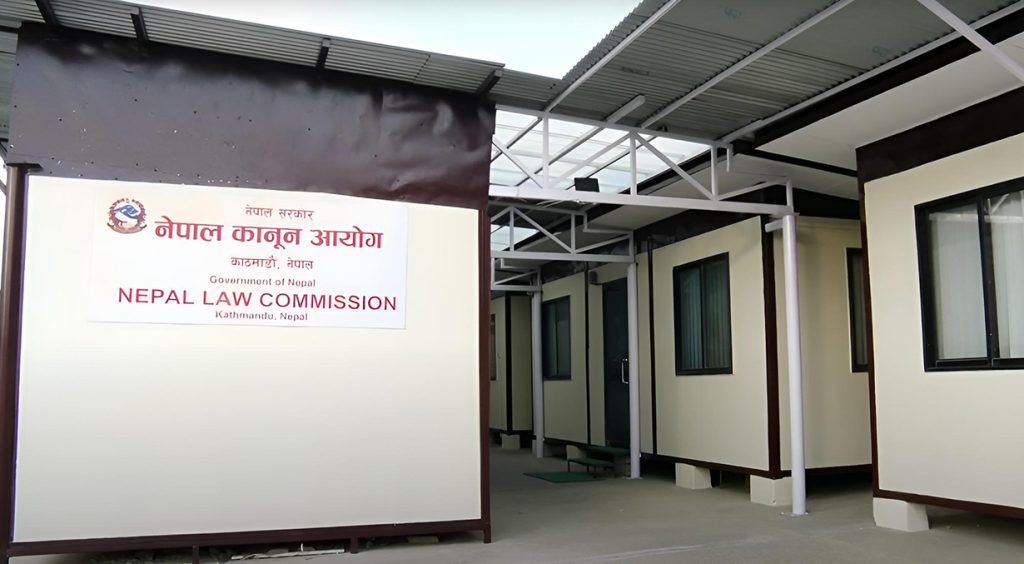कानुन आयोगको उपाध्यक्ष र सदस्य राजनीतिक दलको सदस्य हुन नपाउने