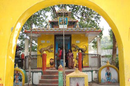 मन्दिरमा चोरी बढ्यो, पाथीभराबाट दुई लाख चोरी