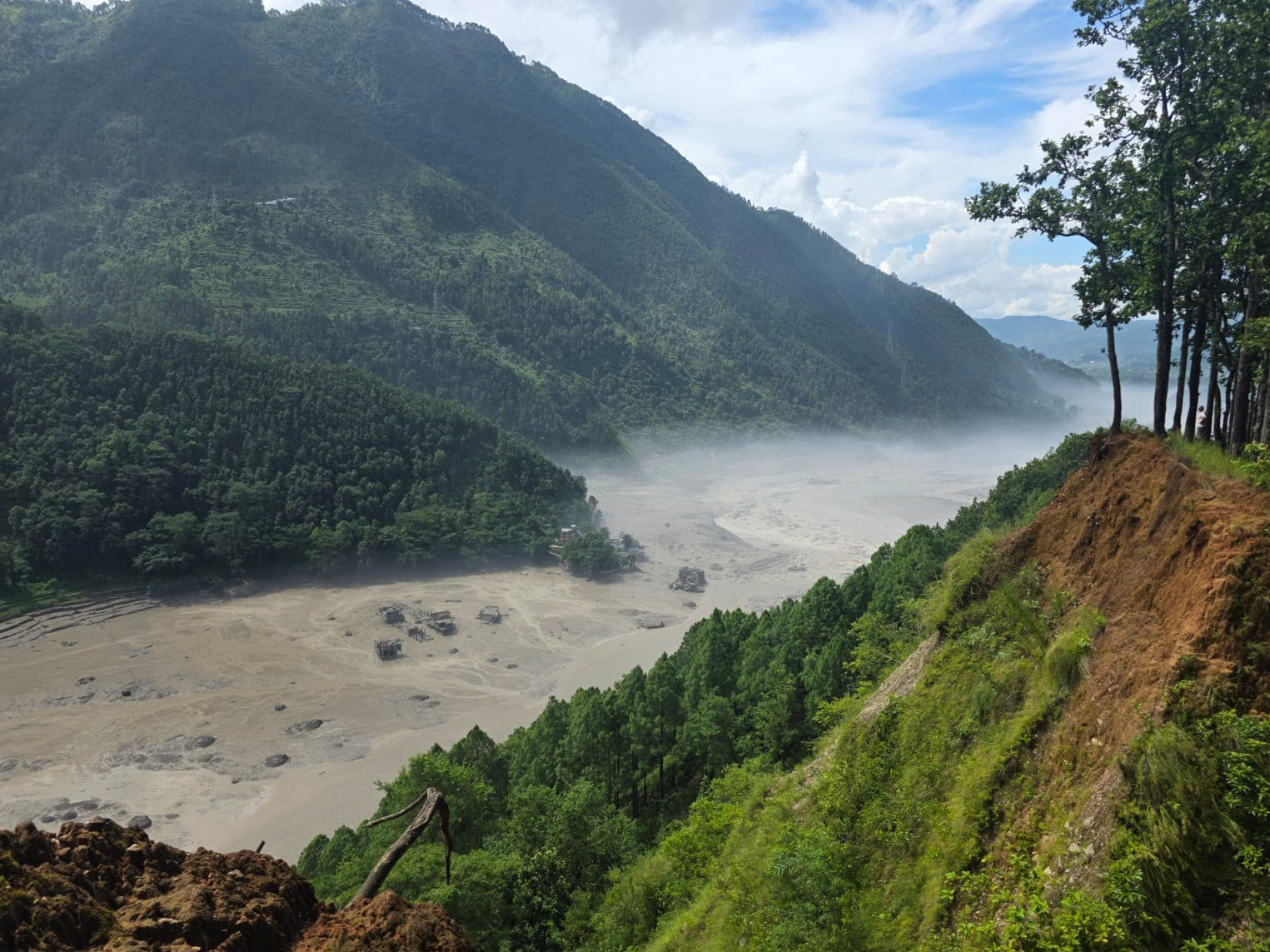 बाढीपहिरोमा मृत्यु हुनेको संख्या ४७७ पुग्यो, ३ हजार २५३ जनाको उद्धार