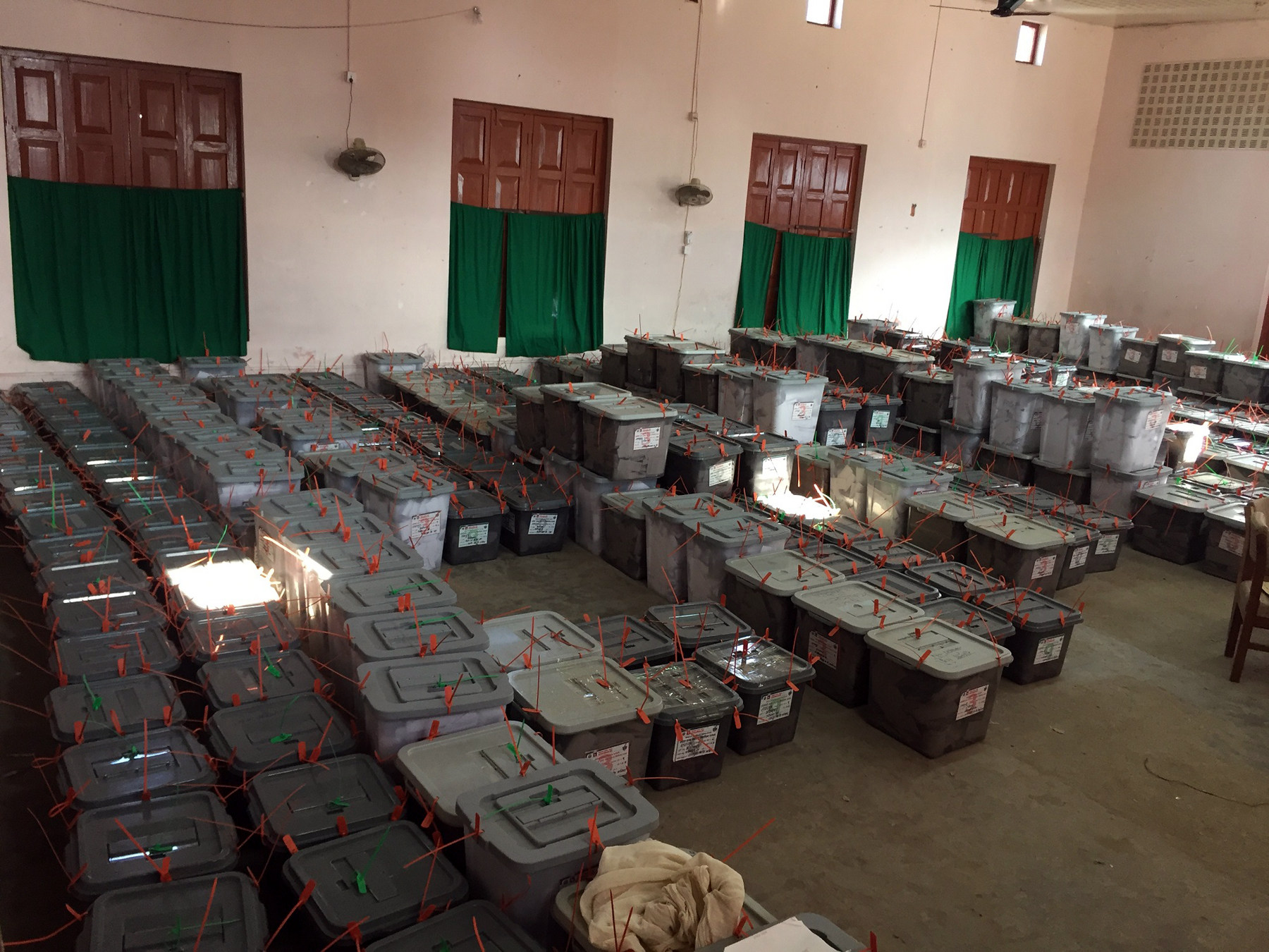 दुई हजार ५७ केन्द्रका मतपेटिका जिल्ला सदरमुकाममा