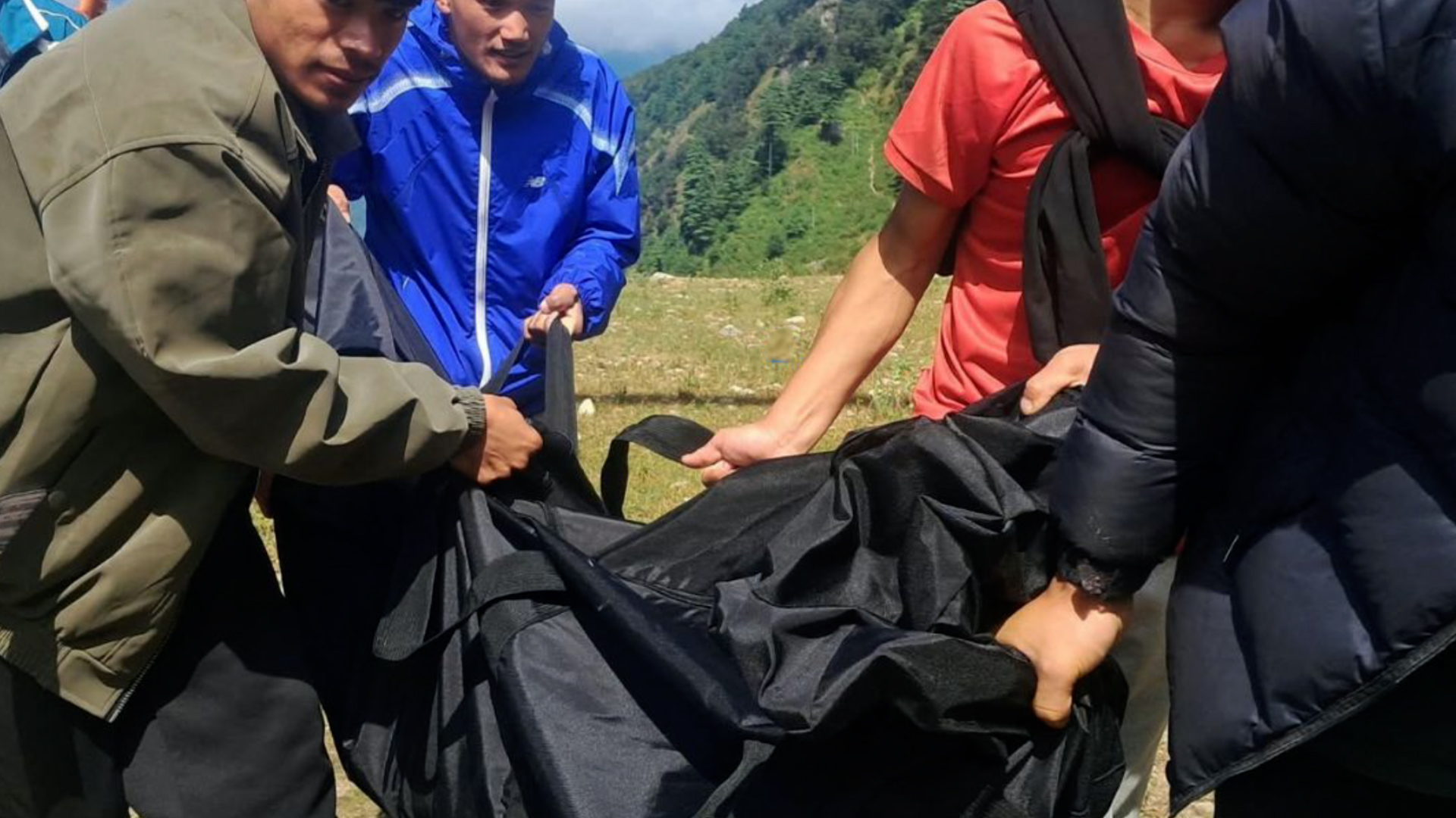 हिमलुङ हिमपहिरोमा मृत्यु भएका गोरखाका वीरेन्द्र गुरुङको शव आफन्तलाई बुझाइयो