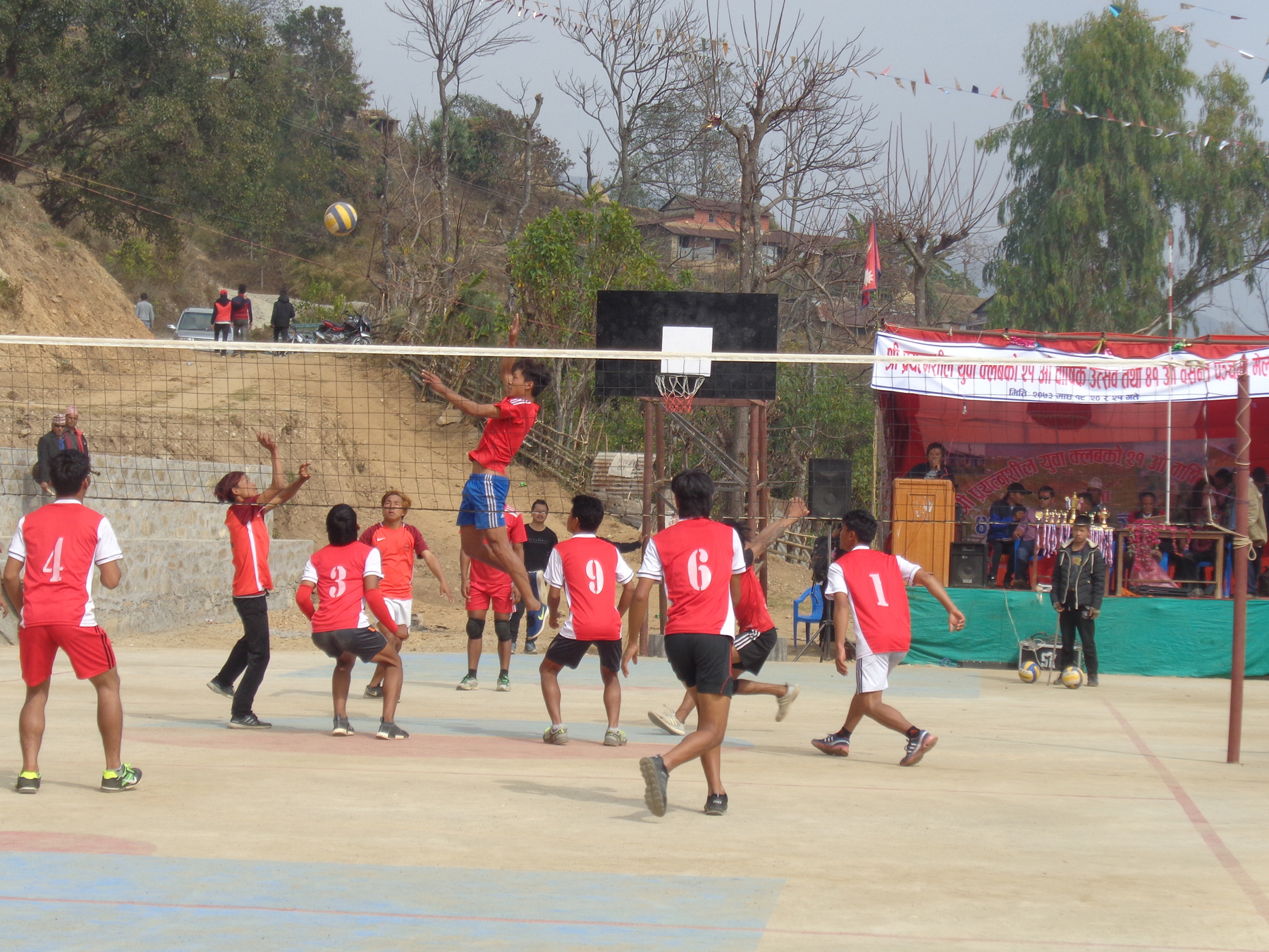 कास्कीको मौजामा भलिबल मैदान निर्माण 