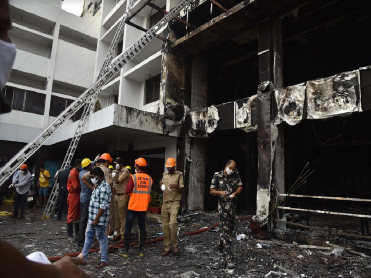 भारतमा कोरोना संक्रमित राखिएको होटलमा आगो लाग्दा ९ जनाको मृत्यु