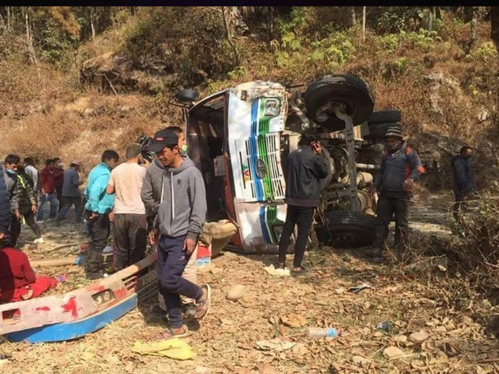 सिन्धुपाल्चोकको ११ किलोमा यात्रुबाहक बस दुर्घटना