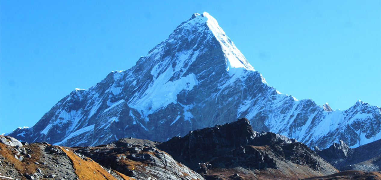 कतारी राजकुमारी थानीद्वारा अन्नपूर्ण हिमालको आरोहण