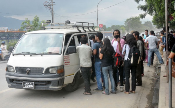 काठमाडौँबाटै माइक्रोबस चोरी 