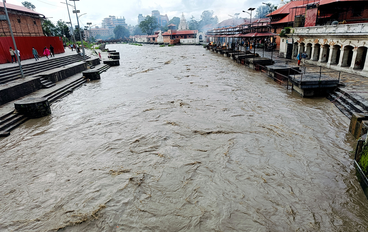 काठमाडौंको वाग्मतीमा बाढी, उच्च सतर्कता अपनाउन आग्रह