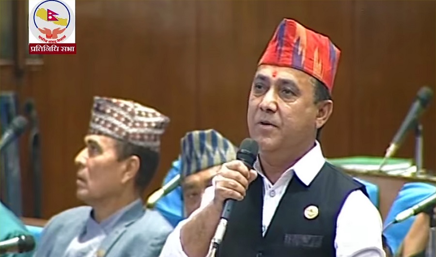 “विश्वप्रकाशले रवि लामिछानेलाई सम्झाए उनकै स्टाटसः ‘केरे केरे! अदालतको आदेश नमान्ने रे, तिम्रो पिताजीको शासन हो?’”