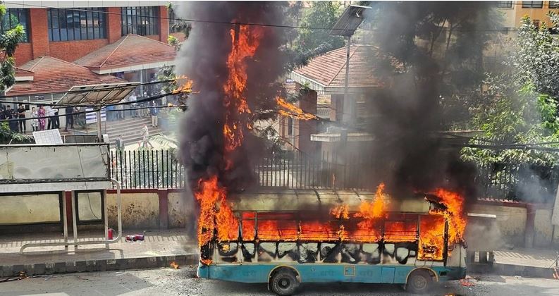 त्रिपुरेश्वर बस आगलागीमा मृत्यु भएका चालकको पहिचान खुल्यो