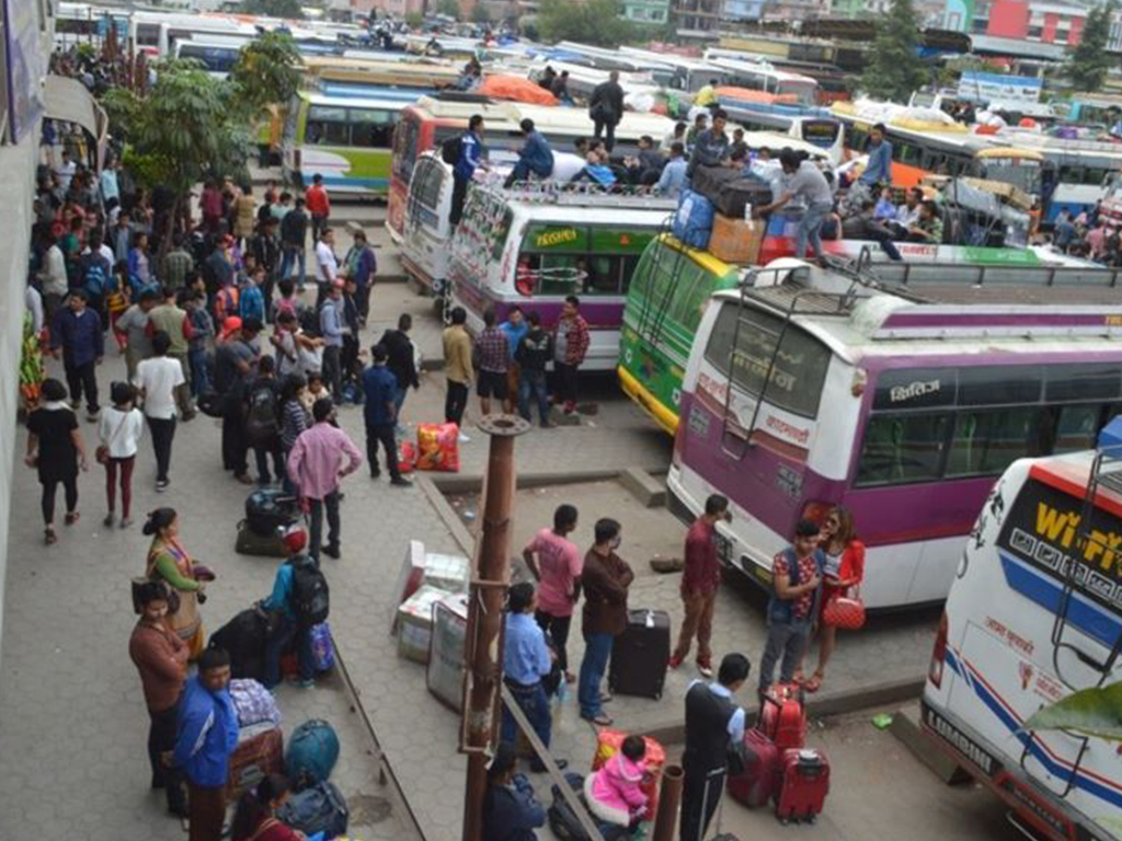 दसैँमा २० लाखले काठमाडौँ छोड्ने, दैनिक ५० हजारभन्दा बढी बाहिरिँदै