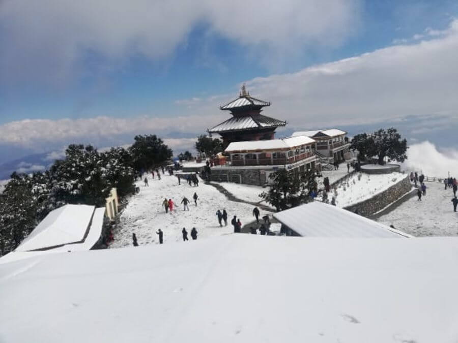 काठमाडौँमा वर्षा भएसँगै फुल्चोकी र चन्द्रागिरी डाँडामा हिउँ पर्‍यो