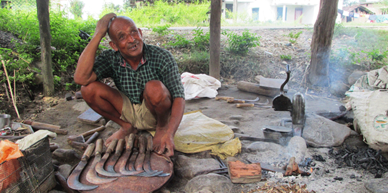 दलित समुदायलाई आरन चलाएर जीविका चलाउनै  मुस्किल