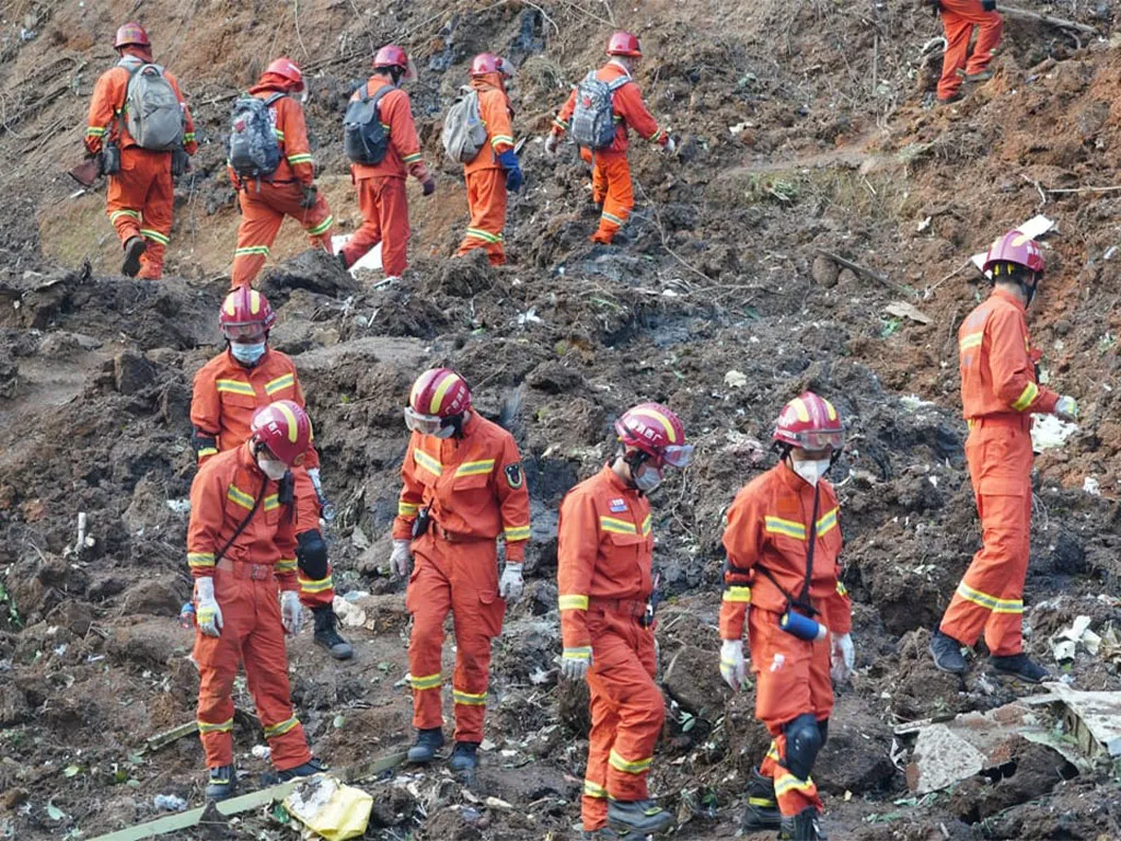 दुर्घटनाग्रस्त चिनियाँ विमानका ४०,००० भन्दा बढी टुक्रा फेला परे