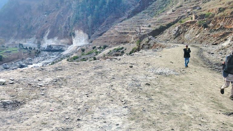 मध्यपहाडी लोकमार्गः बागलुङ खण्डको हट्यो बन्द
