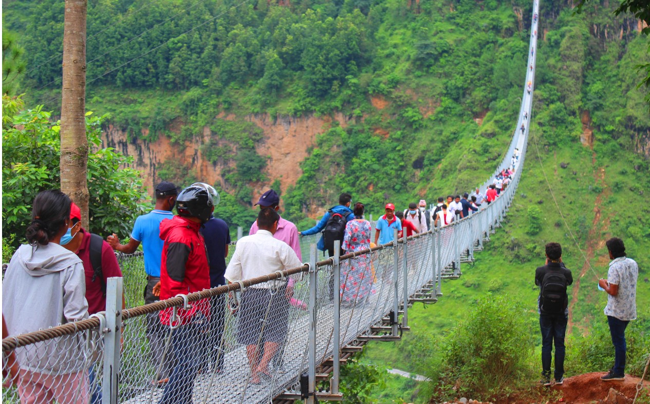 लामो पुलमा देखिन थाले आन्तरिक पर्यटक