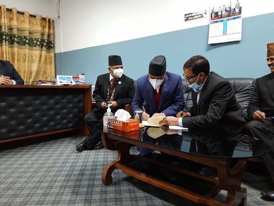 अपहेलना बिरुद्धको मुद्धामा प्रचण्डको लिखित जवाफ : अदालतलाई धम्की दिने काम मबाट हुँदैन (पूर्णपाठसहित ) 