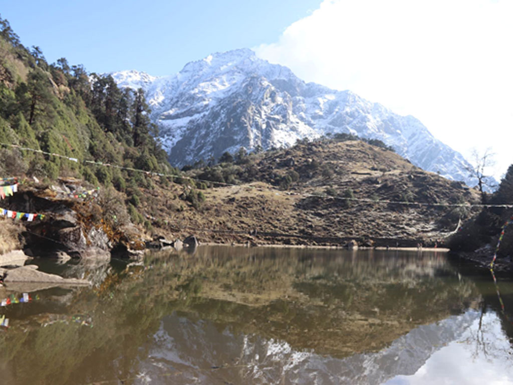 पर्यटकको प्रतीक्षामा साल्पापोखरी