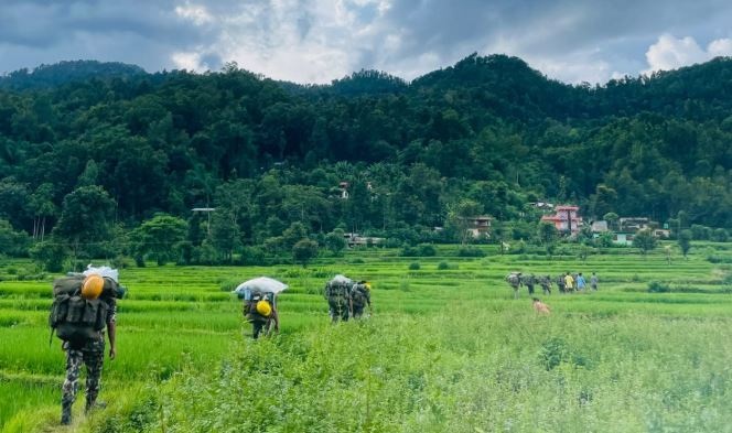 बाढी प्रभावित क्षेत्रमा नेपाली सेनाको पैदल गस्ती