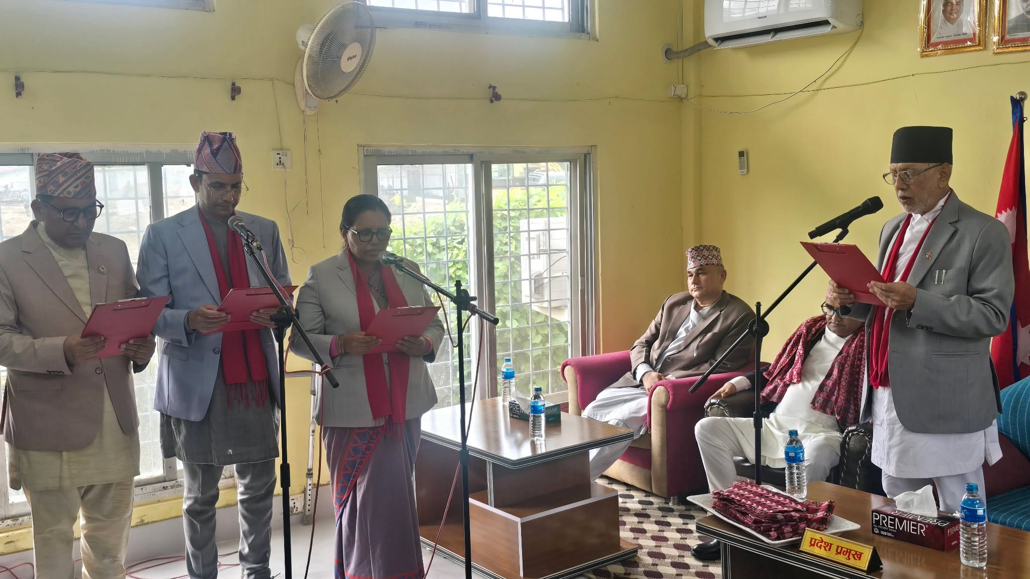 सुदूरपश्चिममा एमालेका तीन मन्त्री र एक राज्यमन्त्रीले लिए शपथ