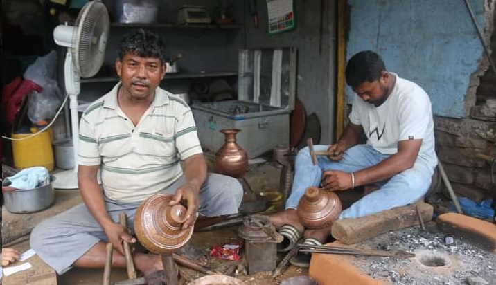 हिजोआज पानी छैन तामाको गाग्रीमा